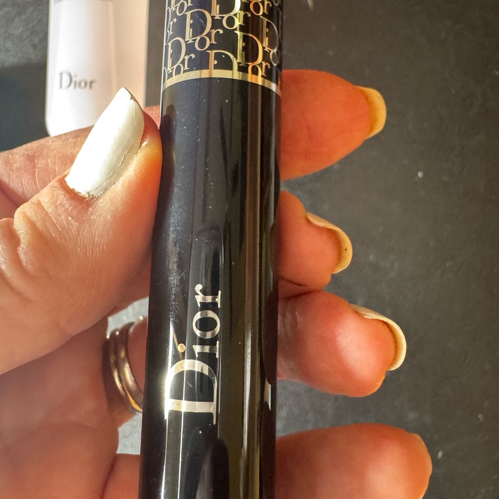 Dior Beauty Bundle W/Capture Total Lotion, Mascara, & Concealer W/Red Dior Pouch - Picture 11 of 16